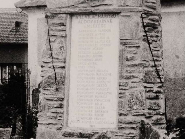 P�sfa, Kriegerdenkmal