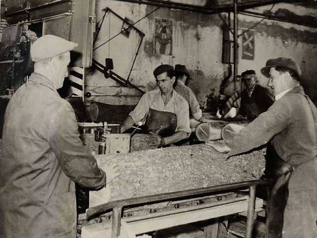 Rnk, Holzverarbeitung