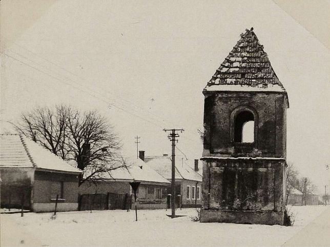 Sorkik�polna, Glockenturm