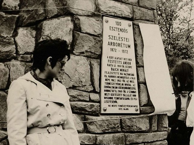 Szeleste, Gedenktafel im Arboretum