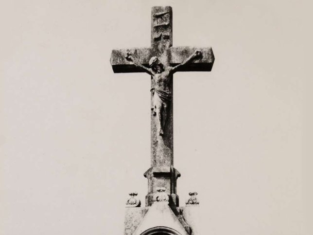 T�pl�nszentkereszt, Gedenkkreuz