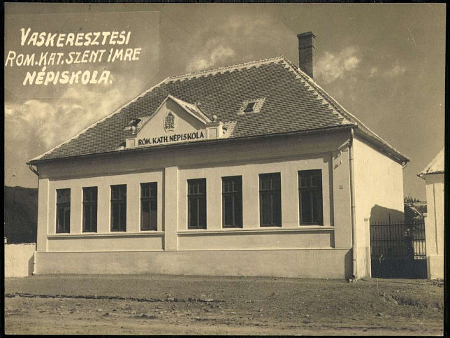 Vaskeresztes, Schule