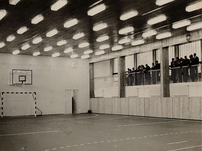 Vp, Turnhalle