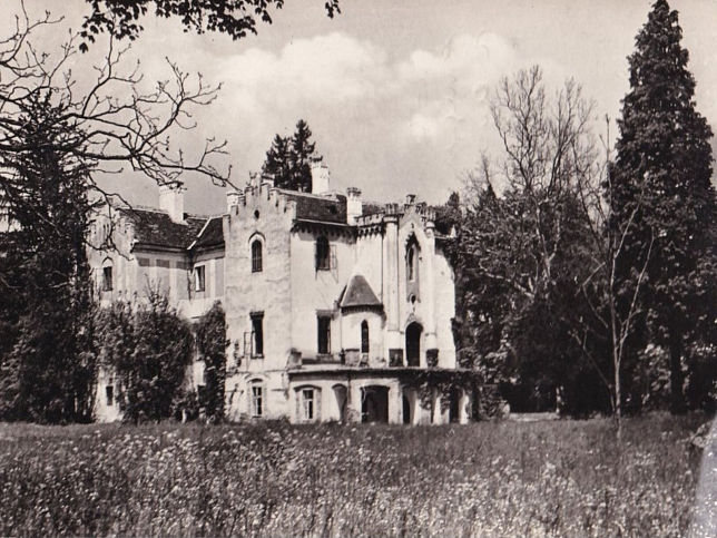 Zsennye, Schloss Bezer�dy