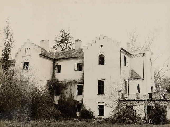 Zsennye, Schloss Bezer�dy