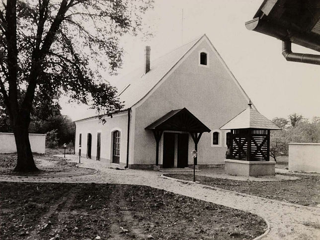 Zsennye, Schloss Bezer�dy