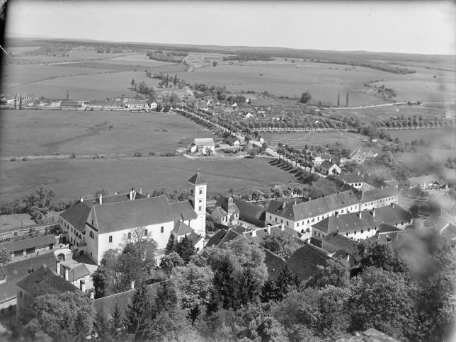 Gssing, Klosterkirche vom Burgberg aus, um 1925