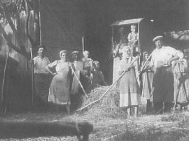 Urbersdorf, Dreschmaschine Fam. Neubauer