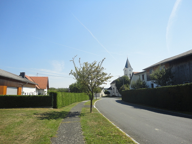 Drive through Urbersdorf.