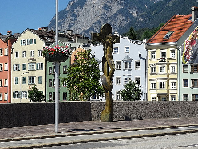 Innsbruck, Kreuz auf Innbrücke