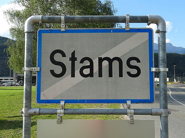 Stams, Ortstafel