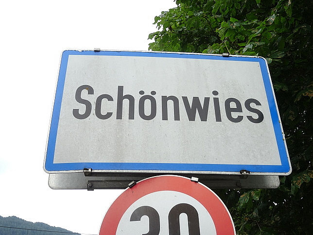 Schönwies, Ortstafel