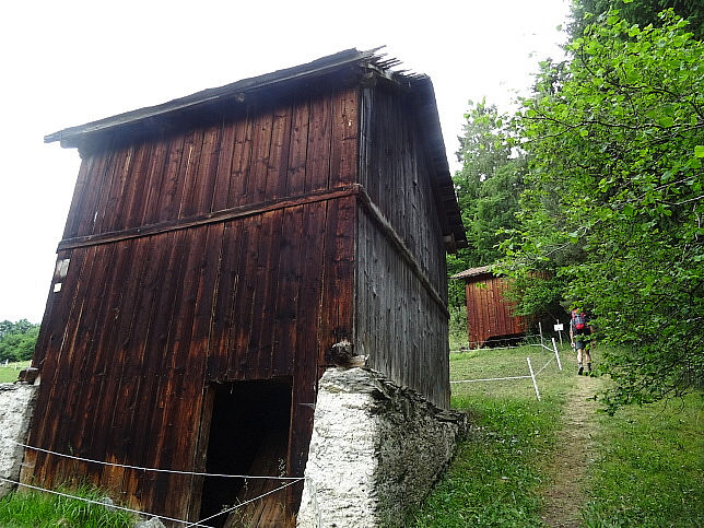 Weg zwischen Perjen und Stanz