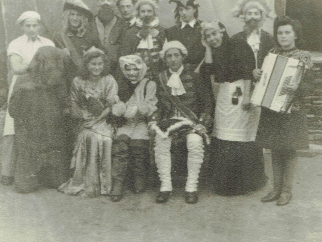 St. Nikolaus, Theater