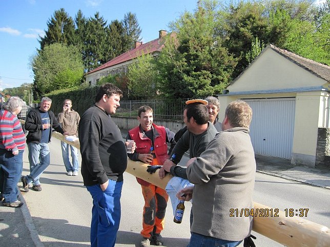 Maibaumaufstellen 21.4.2012