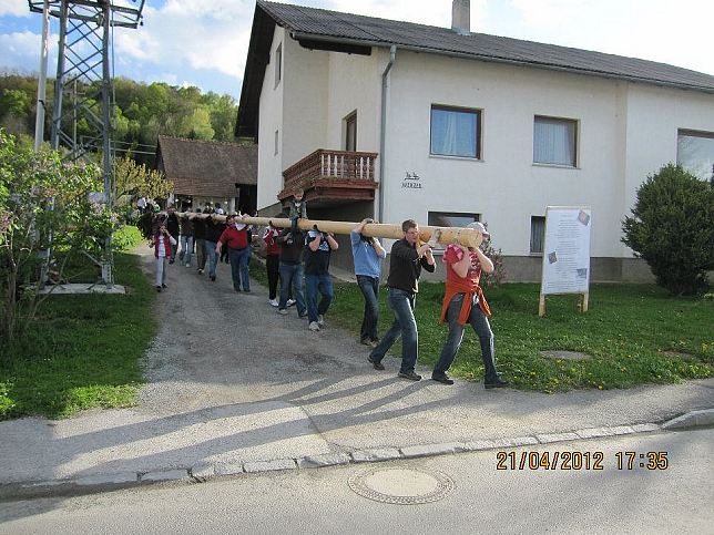 Maibaumaufstellen 21.4.2012