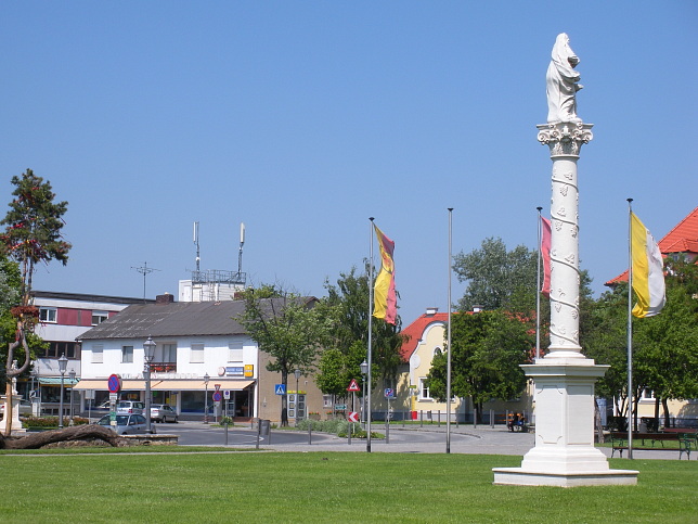 Frauenkirchen, Marienstatue