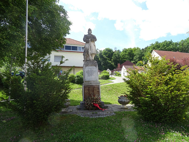 Bad Blumau, Kriegerdenkmal