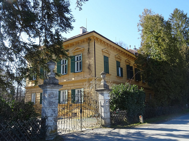 Burgau, Palais Kneissl