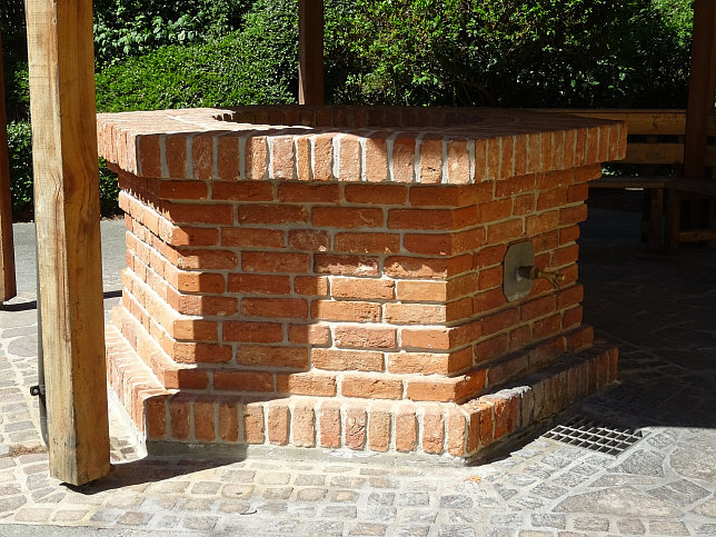 F�rstenfeld, Ausgustini-Brunnen