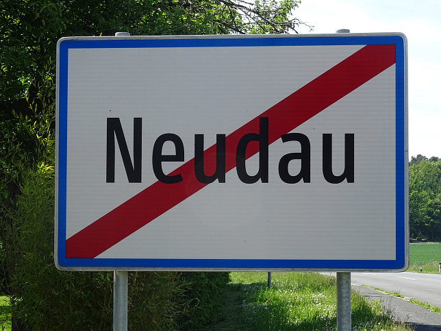 Neudau, Ortstafel-Ende