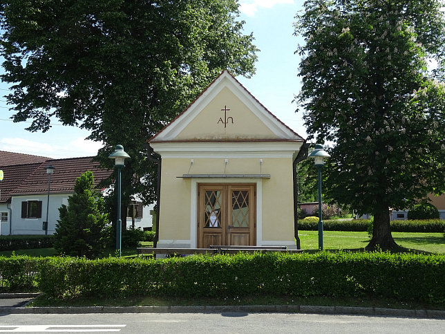 Oberlimbach, Kapelle mit Kriegerdenkmal
