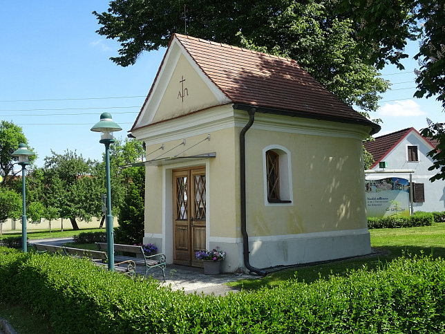 Oberlimbach, Kapelle mit Kriegerdenkmal