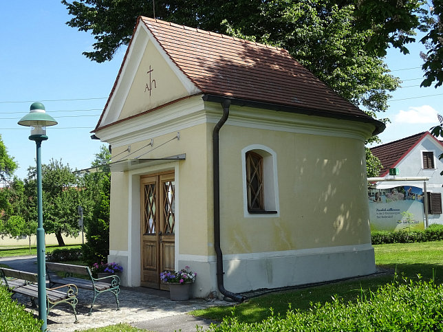 Oberlimbach, Kapelle mit Kriegerdenkmal