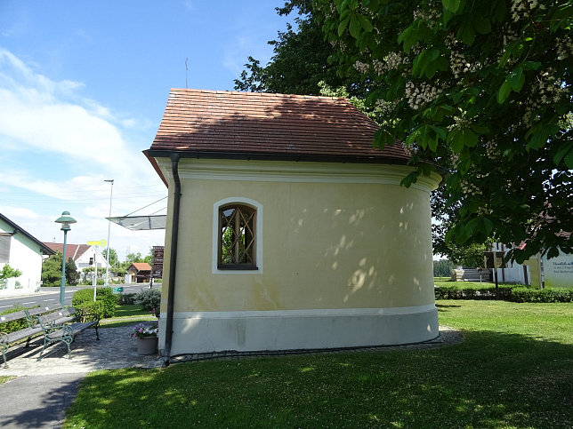 Oberlimbach, Kapelle mit Kriegerdenkmal