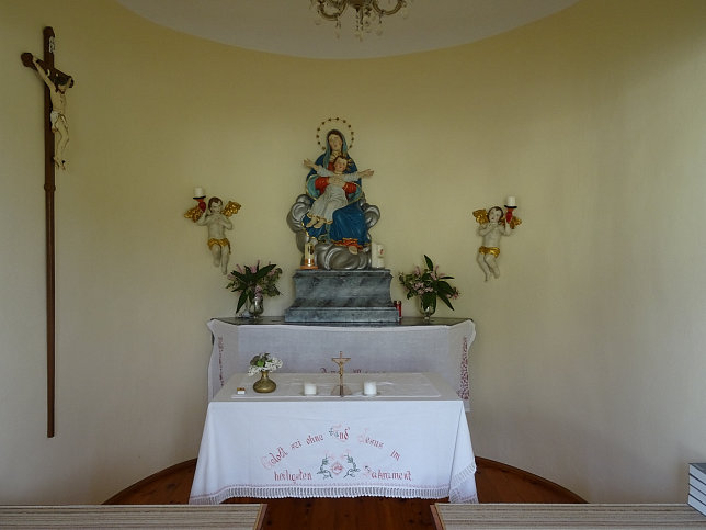 Oberlimbach, Kapelle mit Kriegerdenkmal