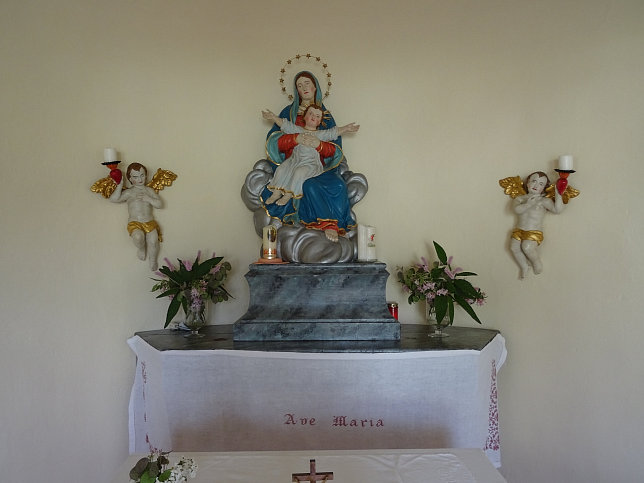 Oberlimbach, Kapelle mit Kriegerdenkmal