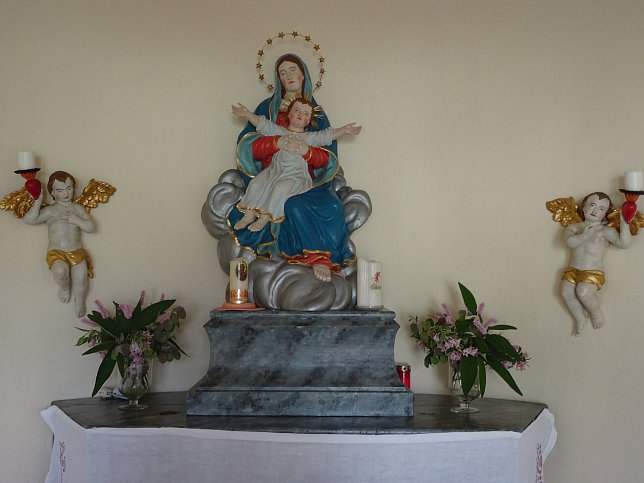 Oberlimbach, Kapelle mit Kriegerdenkmal