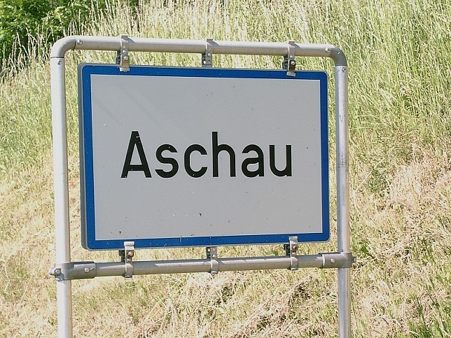 Aschau, Ortstafel