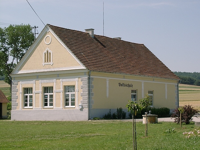 Kleinbachselten, Volksschule