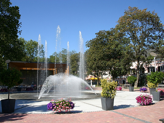 Bad Tatzmannsdorf, Springbrunnen und Musikpavillon
