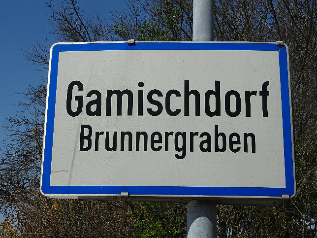 Gamischdorf, Ortstafel