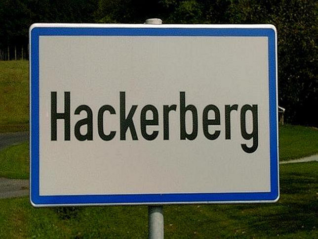 Hackerberg, Ortstafel