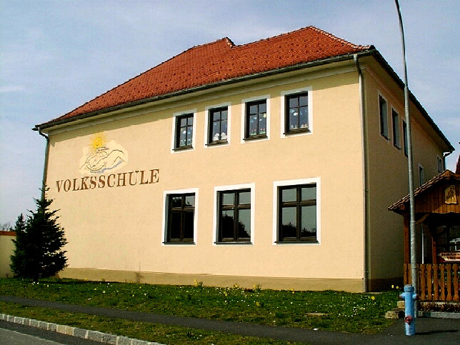 Hackerberg, Volksschule