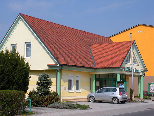Heiligenkreuz, Raiffeisen