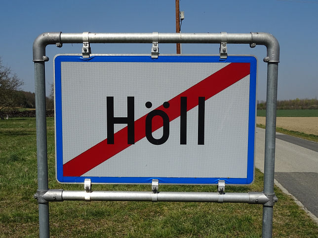 Hll, Ortstafel