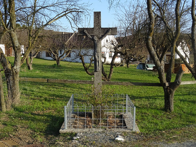 Inzenhof, Kreuz