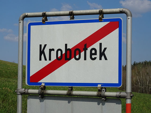 Krobotek, Ortstafel