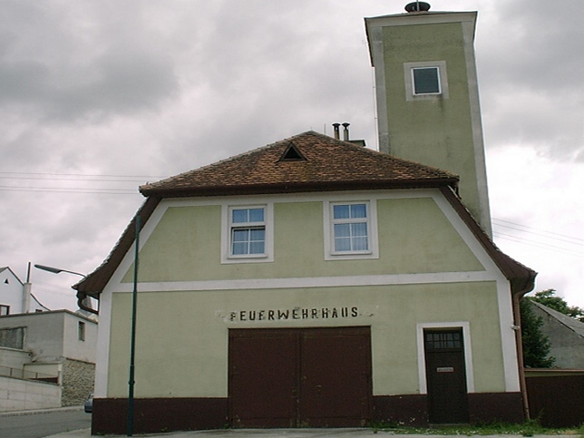 Markt NeuhodisAltes Feuerwehrhaus