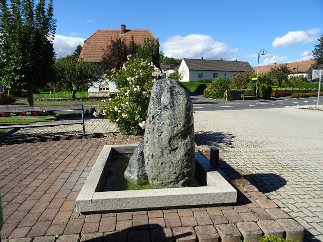 Minihof Liebau, Dorfbrunnen