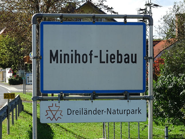 Minihof Liebau, Ortstafel