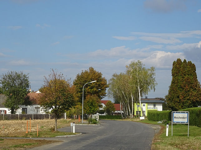 Moschendorf, Ortstafel