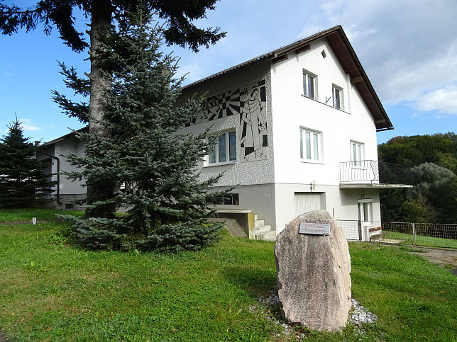 Neuhaus am Klausenbach, Gedenkstein Erste Kirche