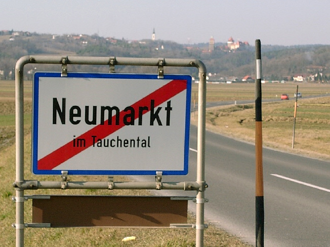 Neumarkt im Tauchental, Ortstafel