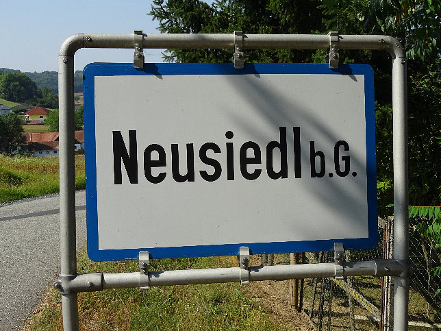 Neusiedl bei Gssing, Ortstafel