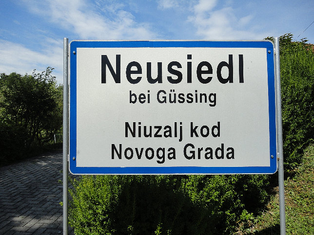 Neusiedl bei Gssing, Ortstafel